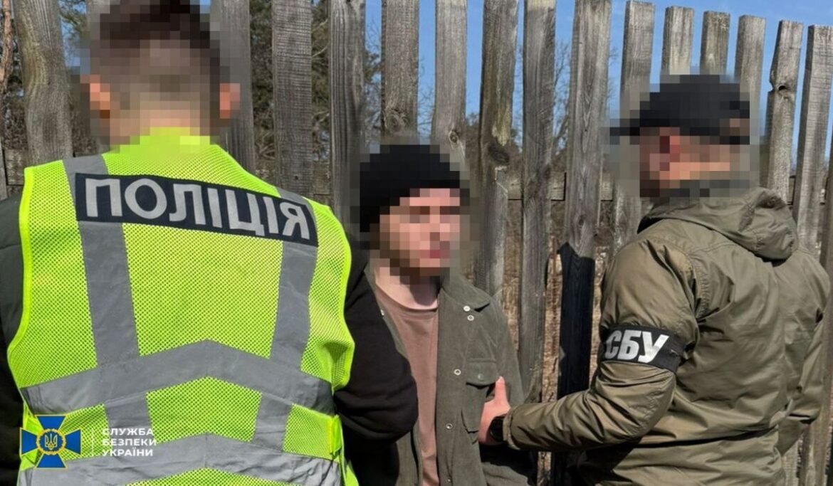 У Бучі затримали підозрюваного у подвійній атаці: що відомо про вибухи, версію вербування через гру та ризики онлайн-контакту