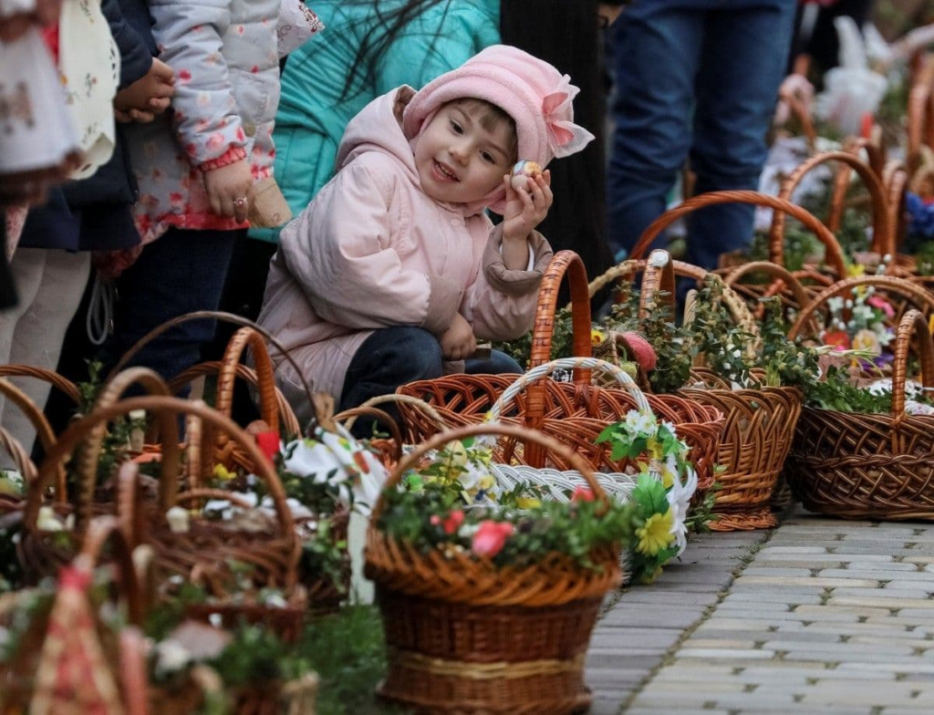 Де посвятити паску в Рівному у 2026 році: адреси храмів, розклад богослужінь і де святити кошик