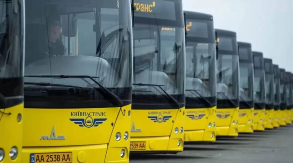 У Києві до грудня змінили рух транспорту через метро на Виноградар: як курсують автобуси 36-ТР і 102-А