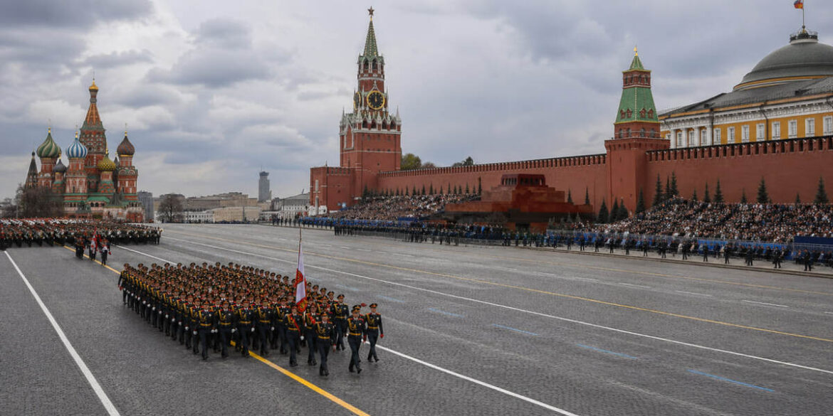 Москва вперше за багато років відмовилася від техніки на параді 9 травня: що відомо про рішення Міноборони РФ