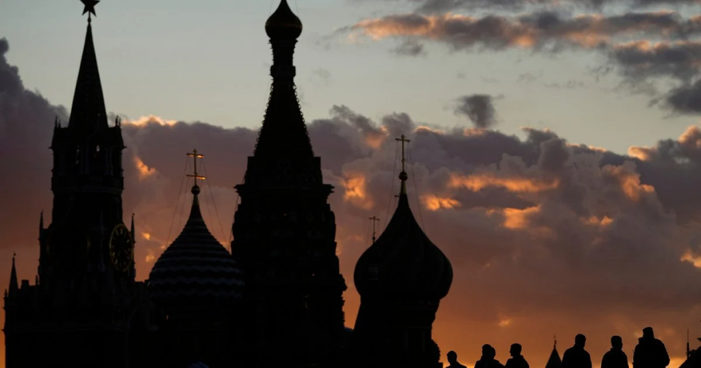Парад 9 травня у Москві буде без техніки: чому Кремль стягує ППО і натягує сітки