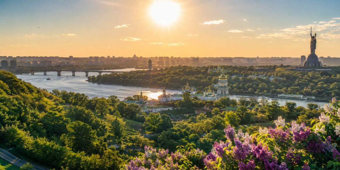 Літнє сонцестояння 2026: коли буде найдовший день року в Україні і точний час у Києві