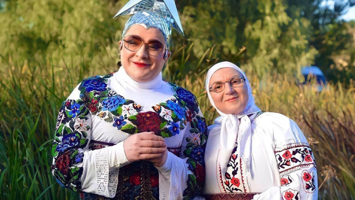 “Мама Вєрки Сердючки” показала чоловіка і дворічну онуку: рідкісні кадри родини Інни Білоконь