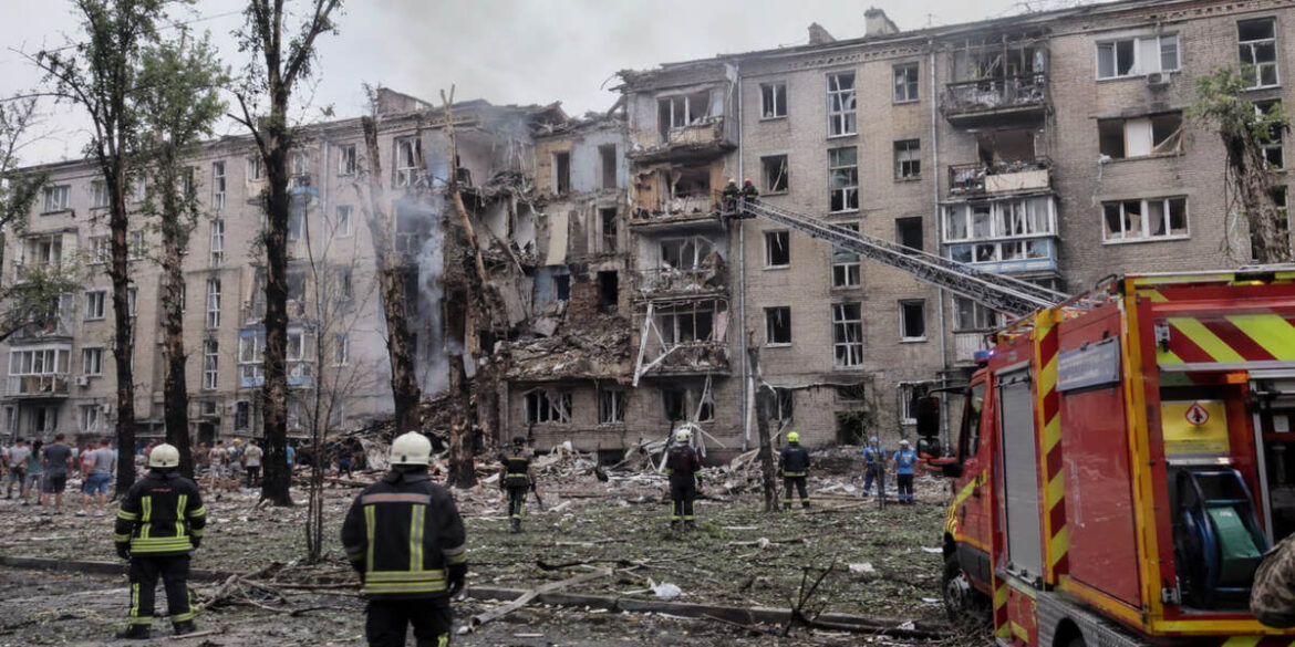 Ракетний удар по Харкову 8 липня: що відомо про п’ятиповерхівку, постраждалих і роботу служб