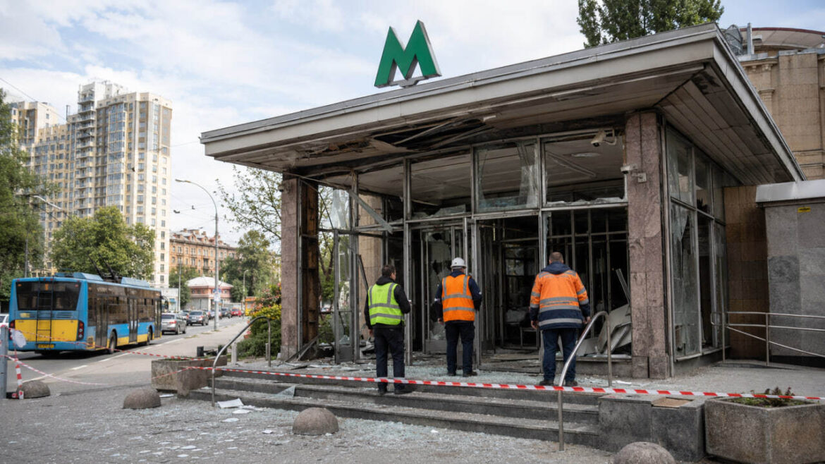 Метро «Лук’янівська» закрили після атаки: як їздять поїзди та наземний транспорт