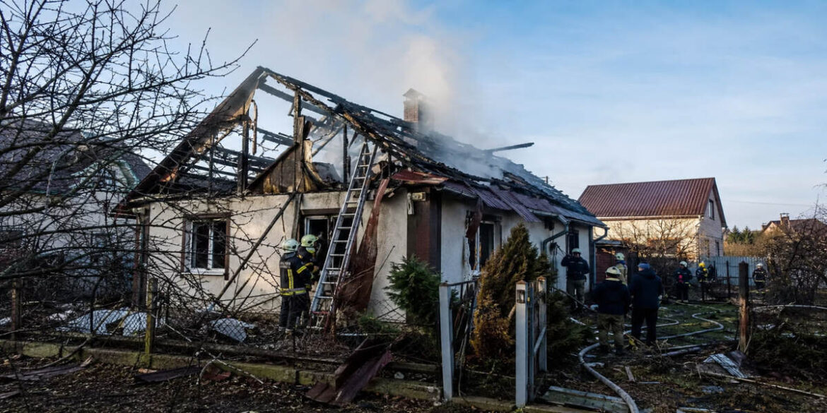 У Чайках дрон влучив у житловий будинок: що відомо про наслідки