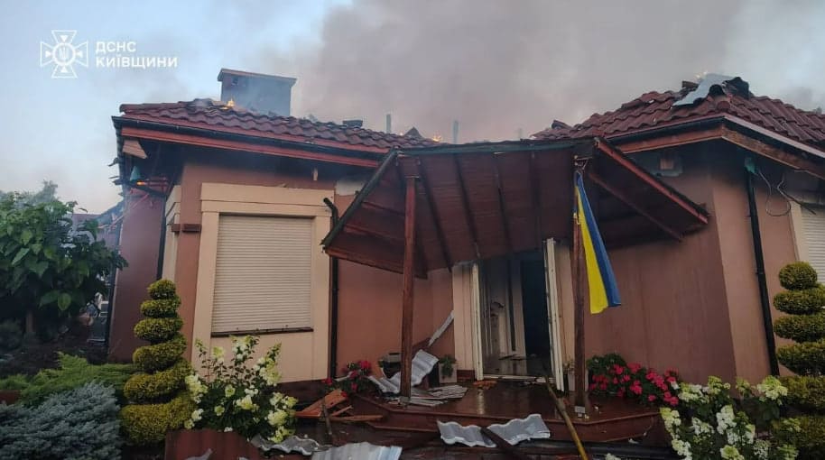 У Чайках дрон влучив у житловий будинок: що відомо про наслідки