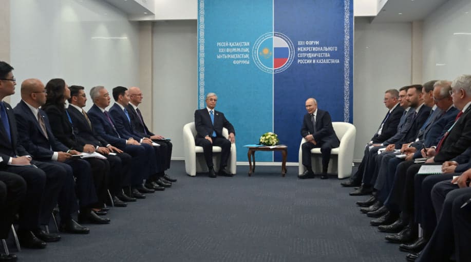 Токаєв запропонував Путіну «заморозити» війну: що відповів Кремль