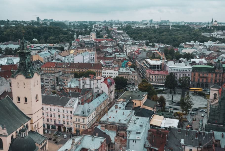Атака на Львів 30 липня: куди звертатися постраждалим, як курсує транспорт і що відомо