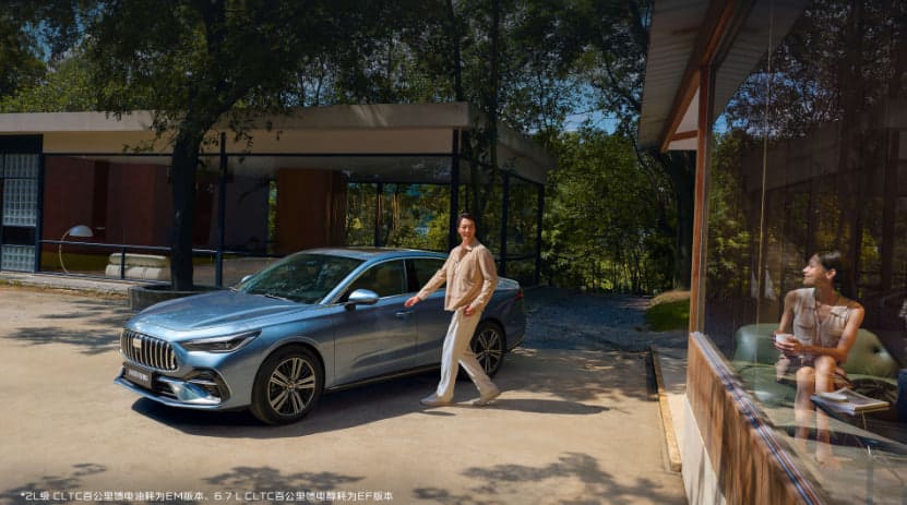 Geely Galaxy Starshine 6 EF їздить на метанолі, бензині та електриці: як працює незвичайний гібрид