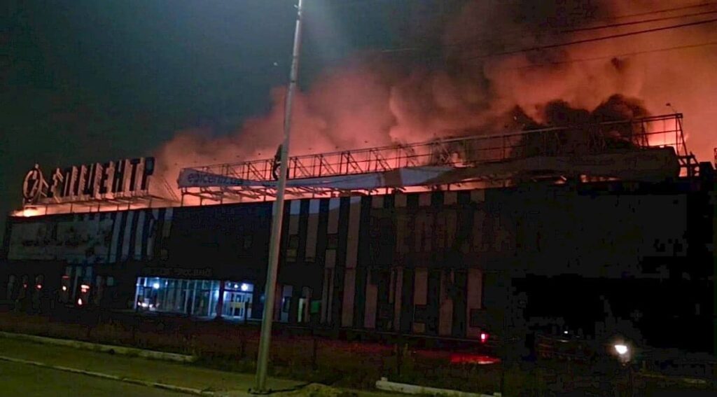 Директор «Епіцентру» оцінив руйнування складу в Києві у 90%: що буде з магазинами й замовленнями