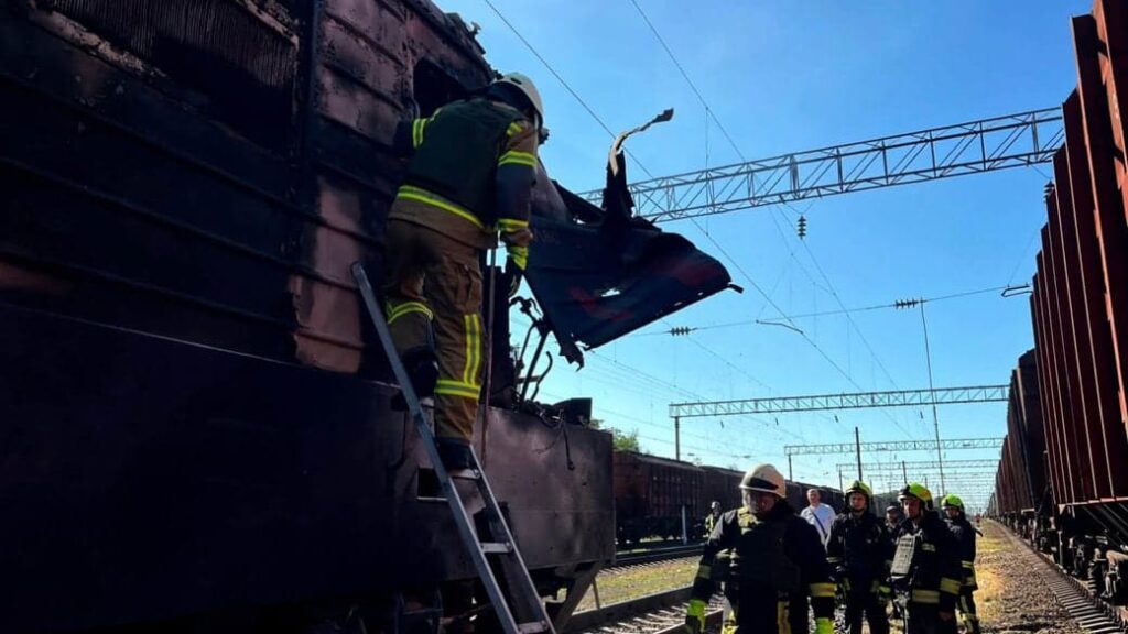 Дрон атакував поїзд Одеса—Дніпро: що сталося з 340 пасажирами та що відомо про загиблих
