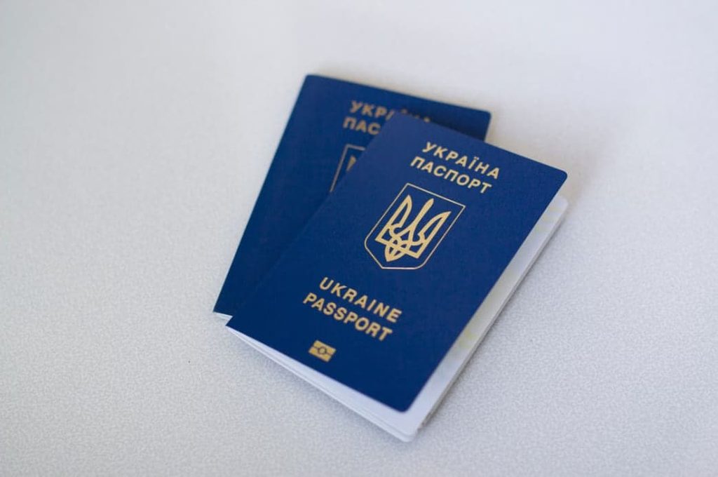 PESEL UKR до 31 серпня 2026: кому в Польщі треба показати паспорт, щоб не втратити статус
