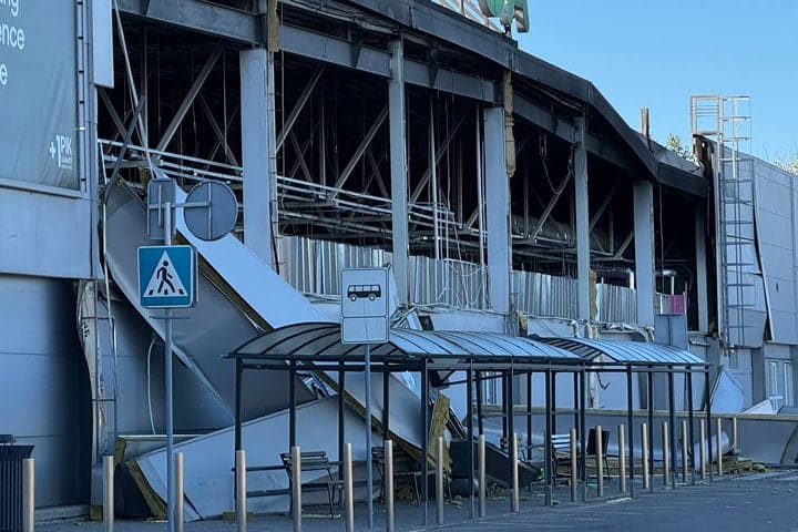 У Запоріжжі після атаки загорівся City Mall: що сталося з одним із найбільших ТРЦ міста