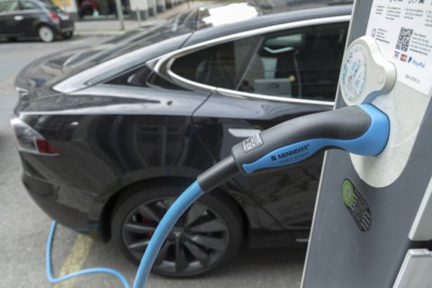 Рада надала пільги виробникам електротранспорту і автомобілів на газі